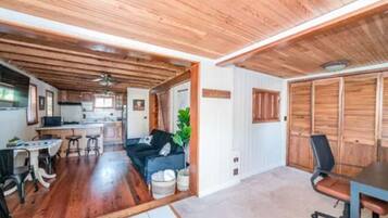 Una Smart TV, libros