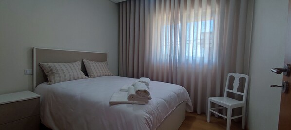 4 bedrooms, iron/ironing board, WiFi, bed sheets - A traditional Portuguese house in the heart of a village with a Minho spirit. (Lijó)