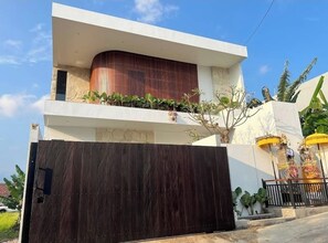 Exterior - Luxury 3BR Canggu Paradise Villa, Pool, Kids, Fun (Kuta Utara, Badung)