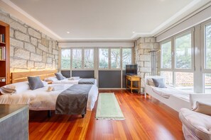 5 bedrooms, Internet, bed sheets, wheelchair access - VentuRural -Not just any Rural House-. (Venturada)