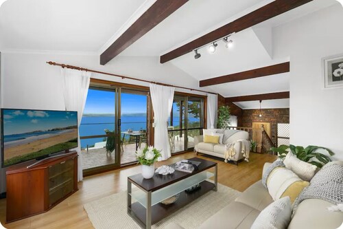 Entire spectacular lake and ocean view holiday house