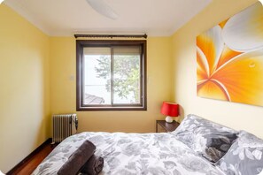 4 makuuhuonetta, silitysrauta/-lauta, vauvan matkasänky, Wi-Fi