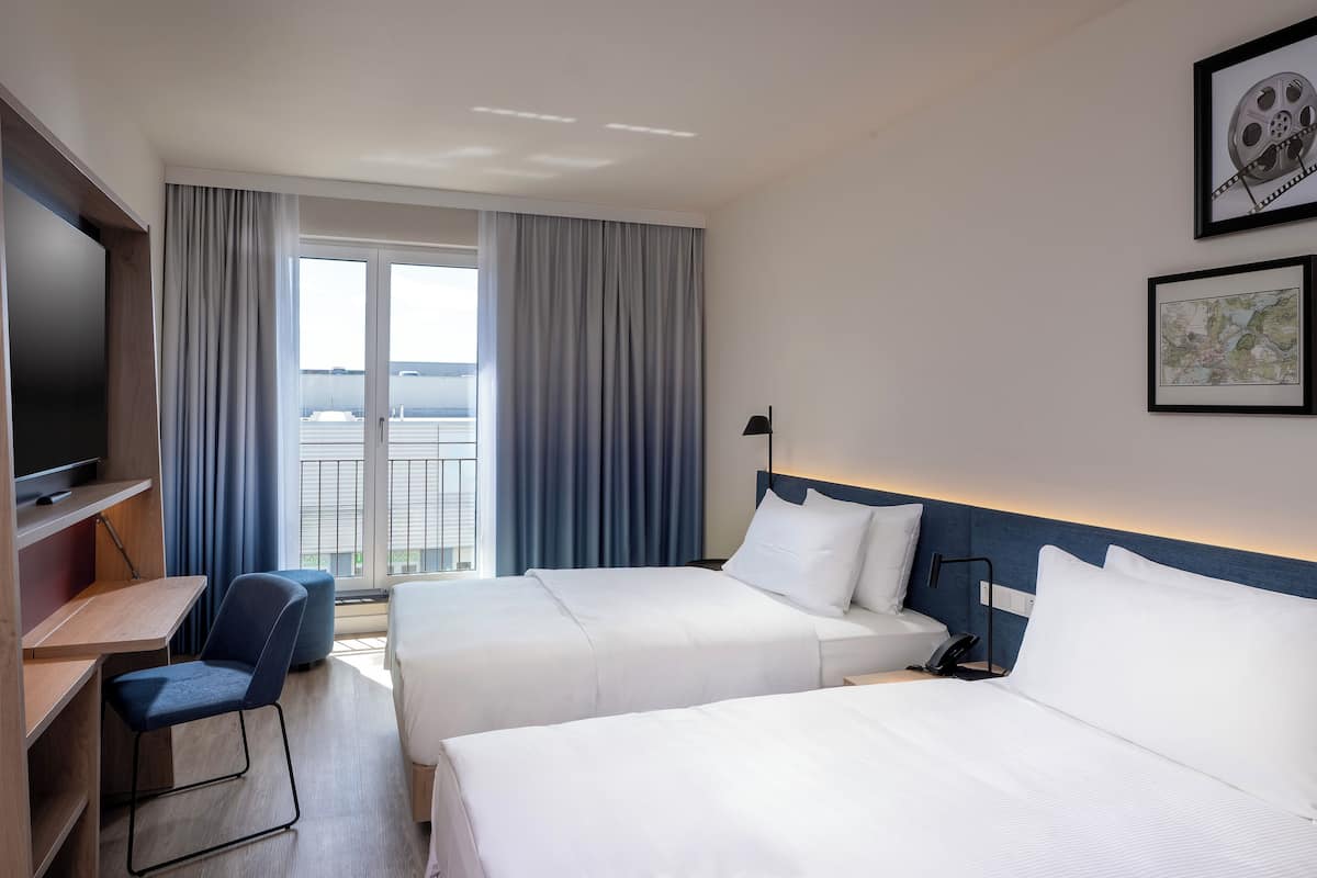 Twin Room, 2 Twin Beds | Minibar, in-room safe, laptop workspace, blackout drapes