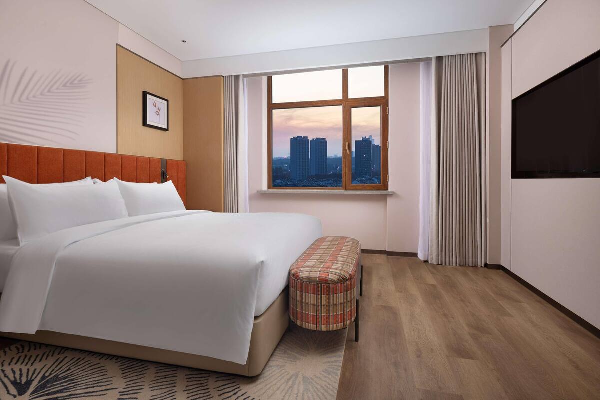 Premium bedding, down comforters, desk, laptop workspace