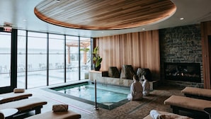 Couples treatment rooms, sauna, hot tub, body treatments, hydrotherapy - Skaneateles Fields Resort & Spa, Curio Collection By Hilton (Skaneateles)