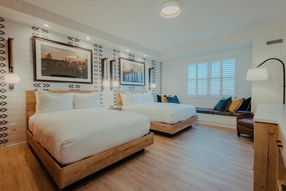 Habitación, 2 camas de matrimonio | Ropa de cama de alta calidad y colchones con acolchado adicional
