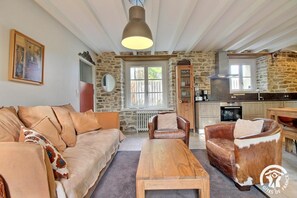 TV, fireplace, DVD player