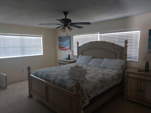 3 bedrooms, iron/ironing board, WiFi, bed sheets