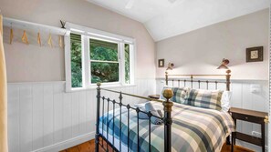 2 slaapkamers, een strijkplank/strijkijzer, beddengoed