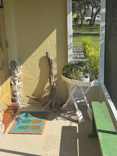 Charming 2-bedroom house with WiFi, AC in fabulous Lake Placid