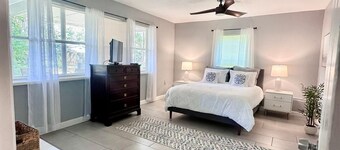 Spacious 4-bedroom vacation house with WiFi and AC in welcoming Lake Mary