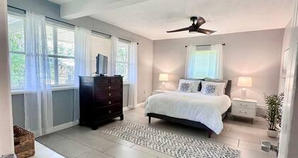 Spacious 4-bedroom vacation house with WiFi and AC in welcoming Lake Mary