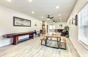 Interior - Sandy Isles Lake Front 4-bedroom house in Kingsland Tx. (Kingsland)