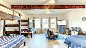 4 quartos, ferros/tábuas de passar roupa, Wi-Fi, roupa de cama