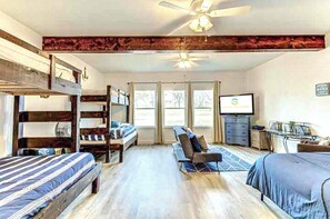 4 bedrooms, iron/ironing board, WiFi, bed sheets