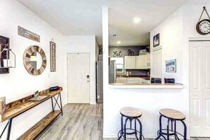 Interior - Sandy Isles Lake Front 4-bedroom house in Kingsland Tx. (Kingsland)