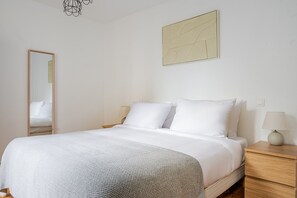 2 chambres, fer et planche à repasser, Wi-Fi, draps fournis