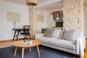 Télévision, chaîne hi-fi