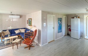 Living area - Cozy home in Juelsminde with WiFi (Juelsminde)