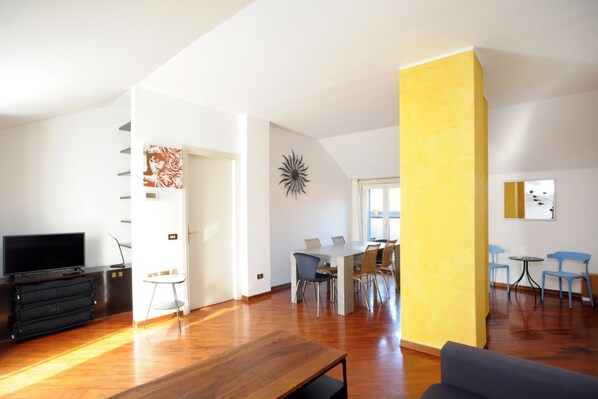 Living area - Pont de Ferr Apartment (Milano)