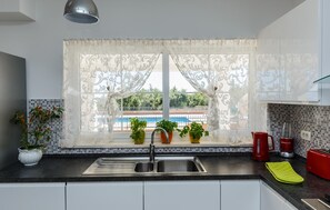 Réfrigérateur, four, plaque de cuisson, lave-vaisselle
