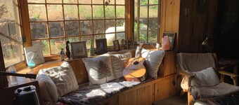 Historical 2 story private 3 bedrooms ranch cabin in Colfax on 14 acres