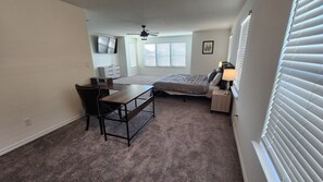 5 bedrooms, desk, iron/ironing board, free WiFi - Modern Spacious 5-bedroom house with WiFi and Dual Story AC in New Braunfels (New Braunfels)