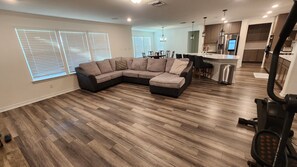 Smart TV, table tennis, stereo