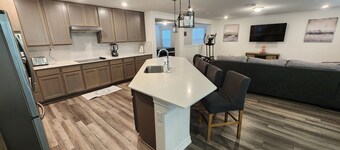 Modern Spacious 5-bedroom house with WiFi and Dual Story AC in New Braunfels