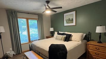 2 bedrooms, desk, iron/ironing board, free WiFi