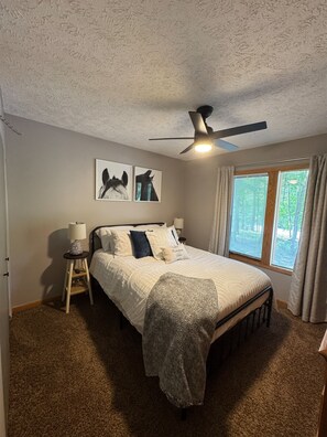 2 bedrooms, desk, iron/ironing board, free WiFi