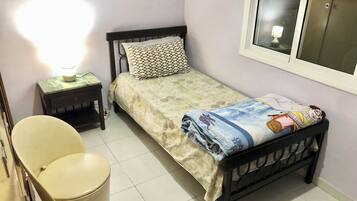 1 slaapkamer, een strijkplank/strijkijzer, gratis wifi, beddengoed