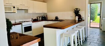 Kenso Cottage 28 –Small walk shops, cafes, Markets