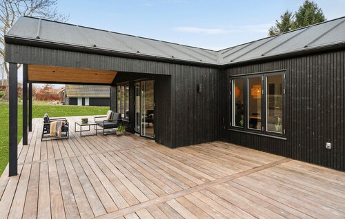 4 bedroom lovely home in Stege