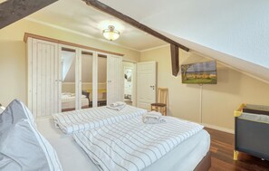 2 bedrooms, travel cot, free WiFi