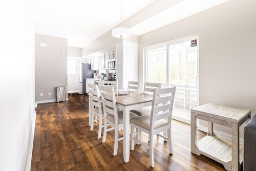 Luxury Downtown Townhome w/ Private Garage Unit 4
