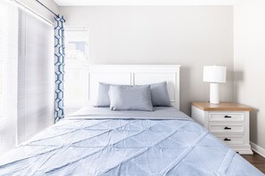 2 habitaciones, escritorio, tabla de planchar con plancha y wifi 