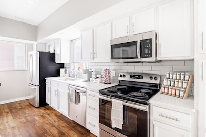 Luxury Downtown Townhome w/ Private Garage Unit 3