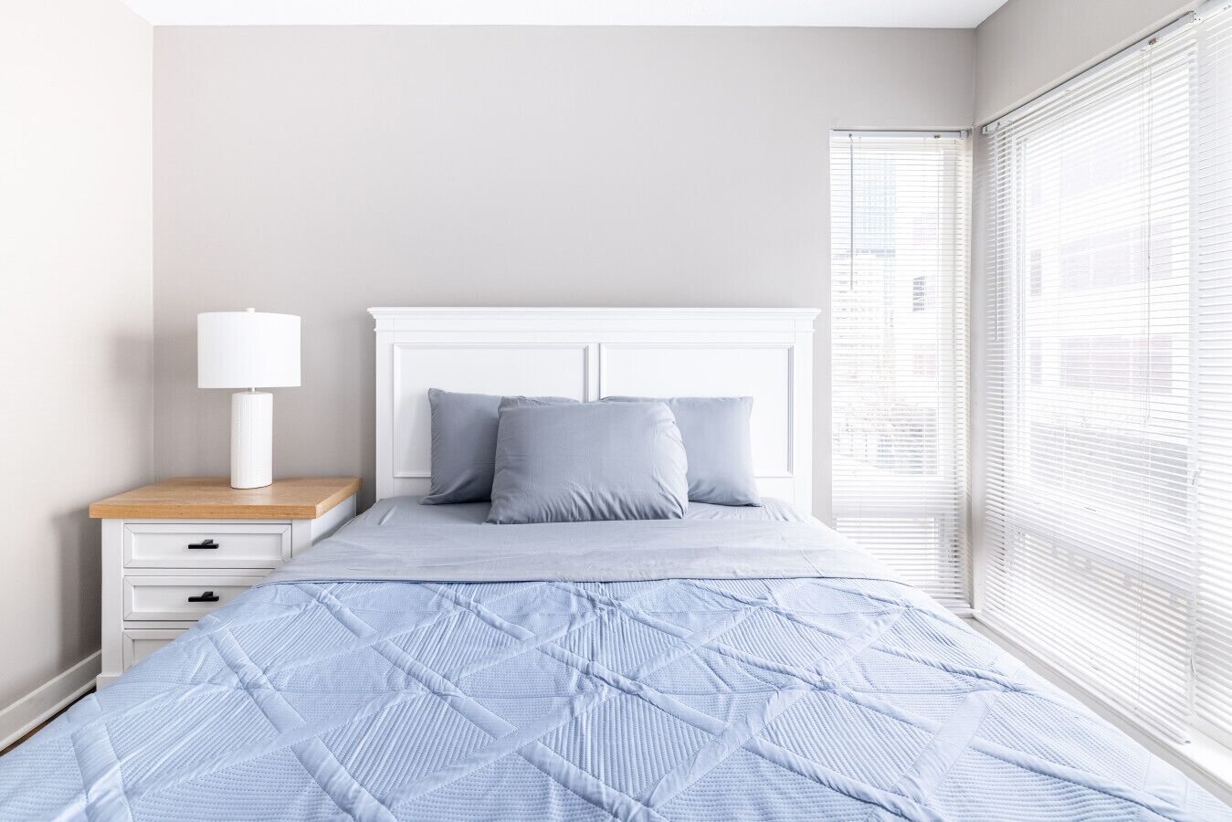 2 bedrooms, desk, iron/ironing board, WiFi