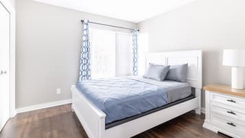 2 bedrooms, desk, iron/ironing board, WiFi
