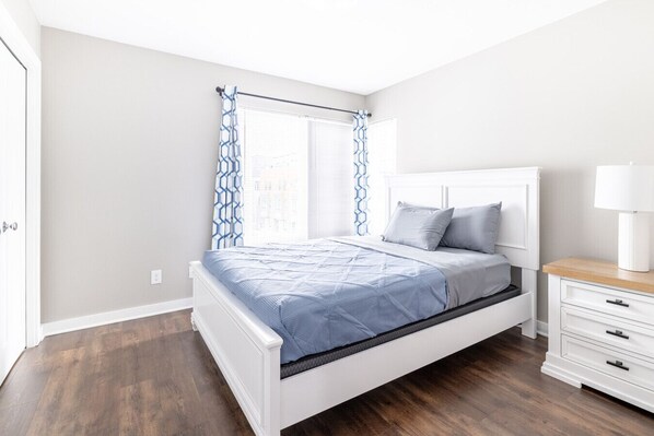 2 bedrooms, desk, iron/ironing board, WiFi