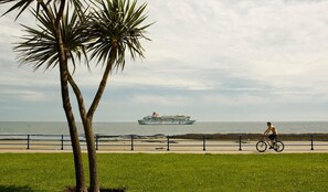 Perto da praia, areia branca