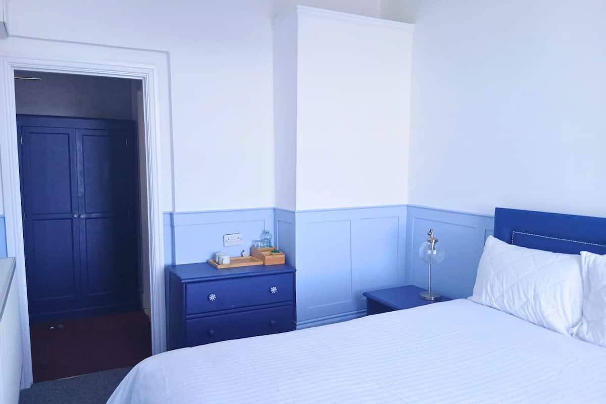 Kahden hengen huone, merinäköala | Silitysrauta/-lauta, ilmainen Wi-Fi