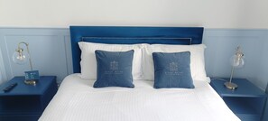 Habitación doble, vista al mar | Tabla de planchar con plancha y wifi gratis 