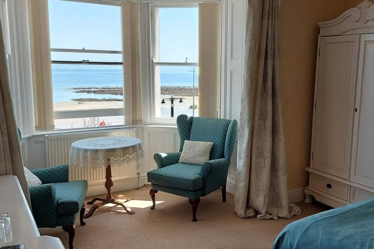 Deluxe Double Room, Sea View | Iron/ironing board, free WiFi