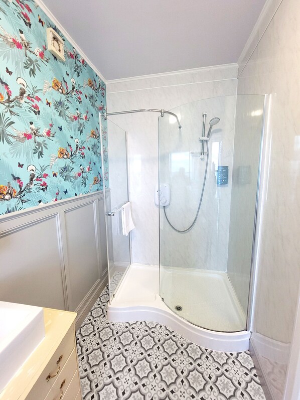 Deluxe Double Room, Sea View | Iron/ironing board, free WiFi - Kings' House (Douglas)