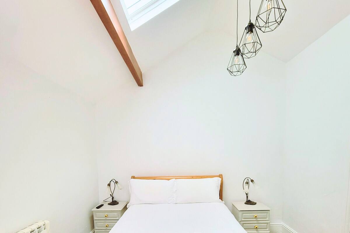 Superior Studio, Ensuite | Iron/ironing board (on request), WiFi (free)