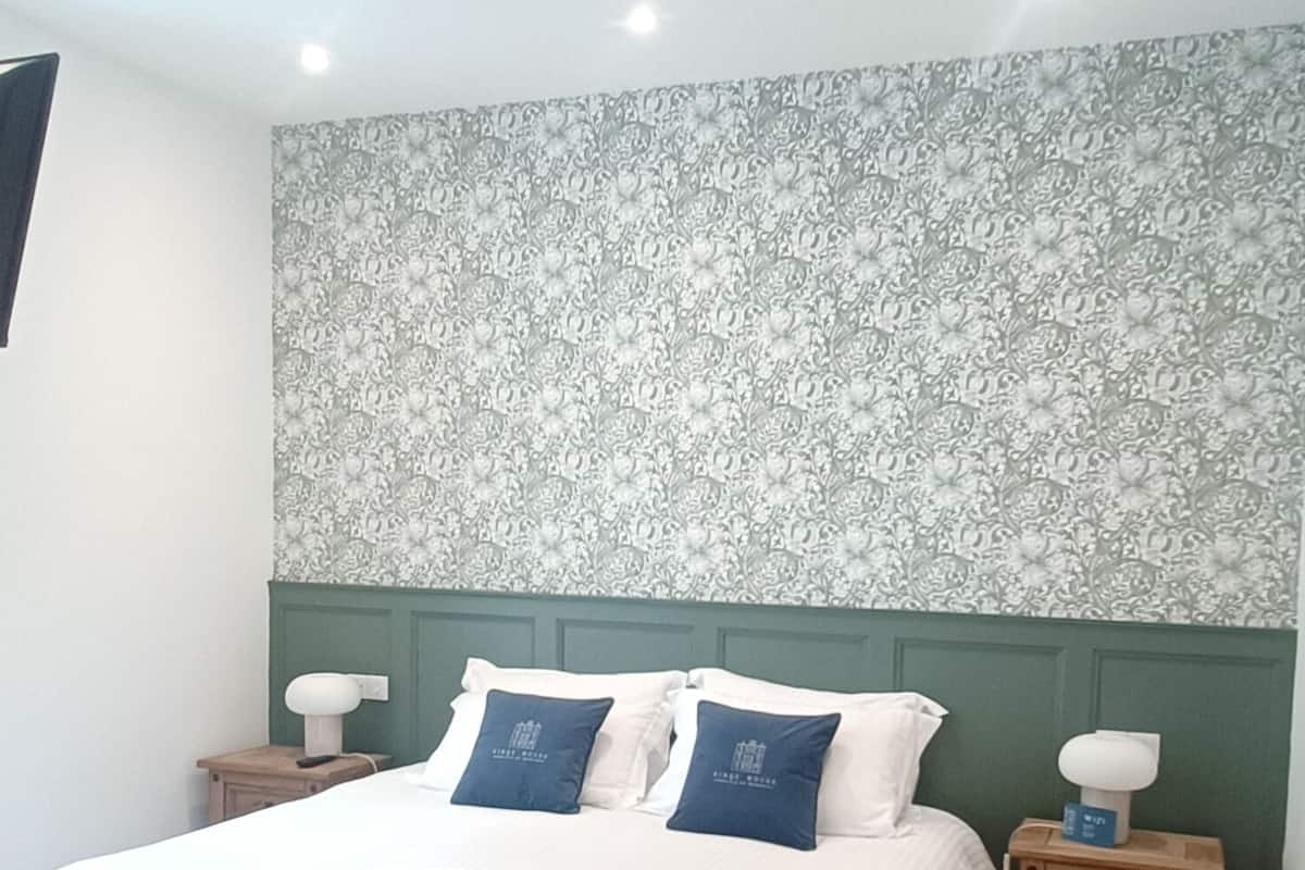 Kahden hengen huone (yksi tai kaksi sänkyä), näköala puutarhaan | Silitysrauta/-lauta, ilmainen Wi-Fi