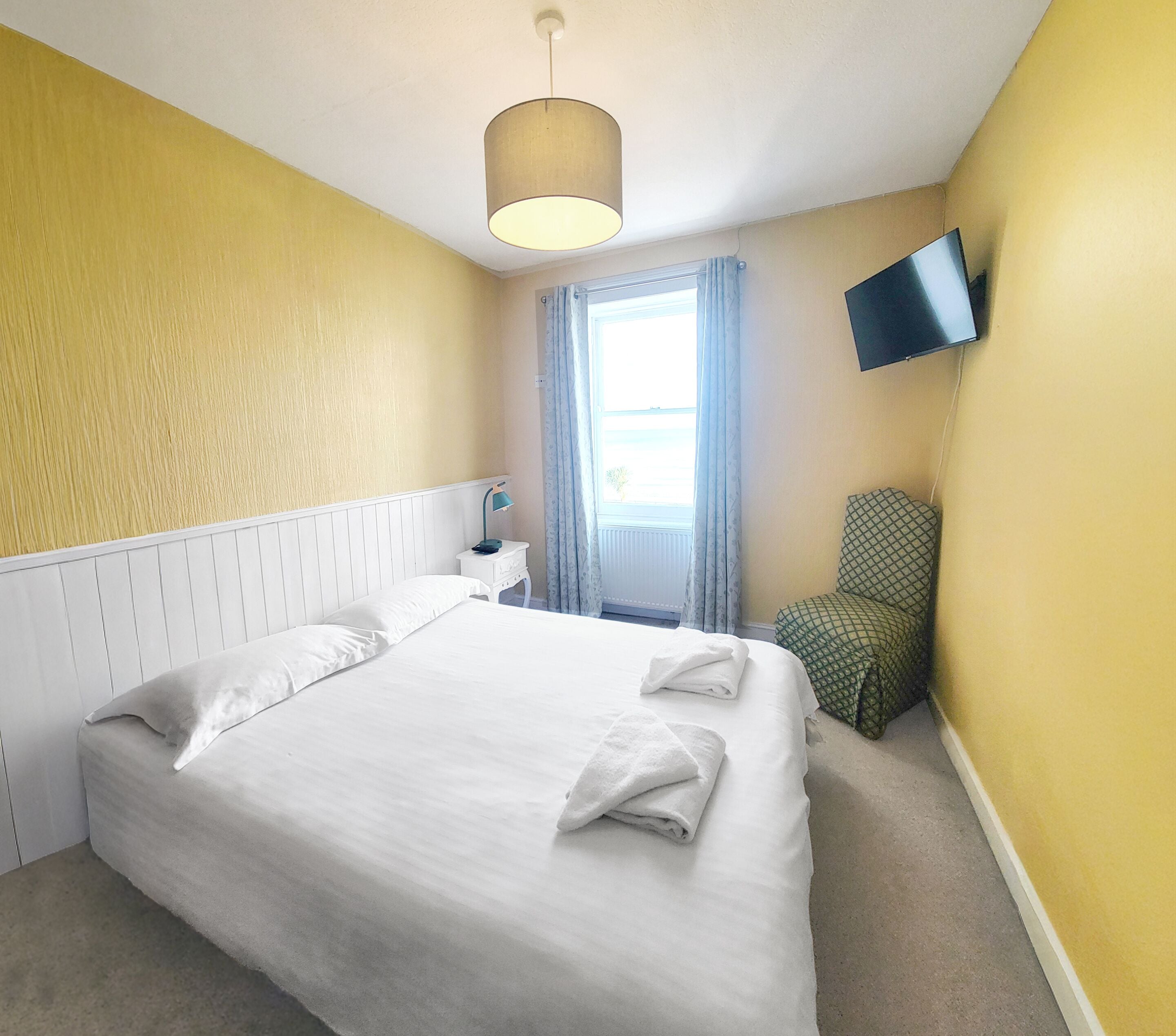 Standard Double Room, Sea View | Iron/ironing board, free WiFi
