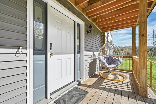 Terrace/patio - Escape to Serenity: Spacious 8 Bedroom Retreat (Woodbourne)